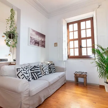 World Heritage House With River View Apartment